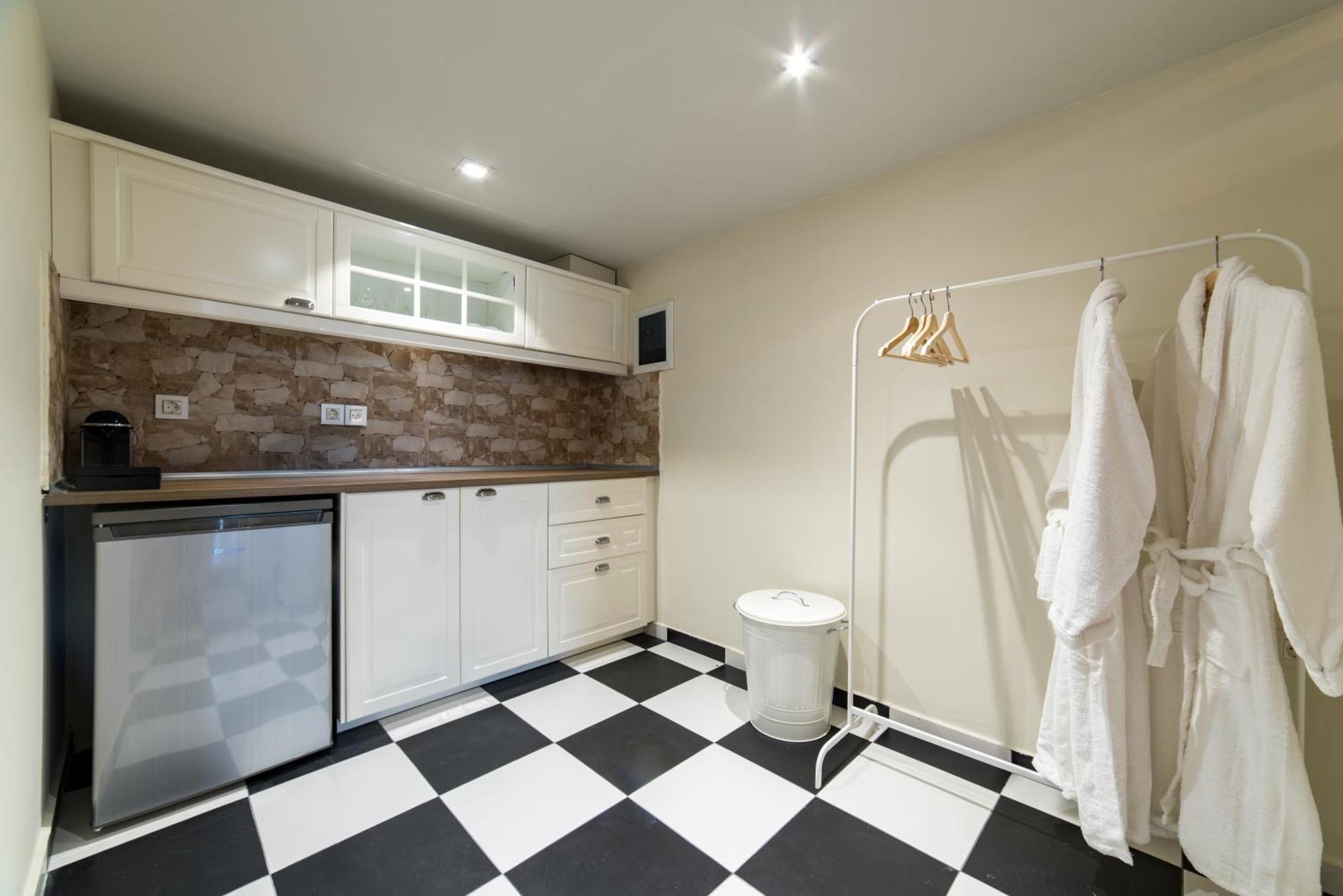 Oinoelia Luxury Suites & Residence Potos Bagian luar foto