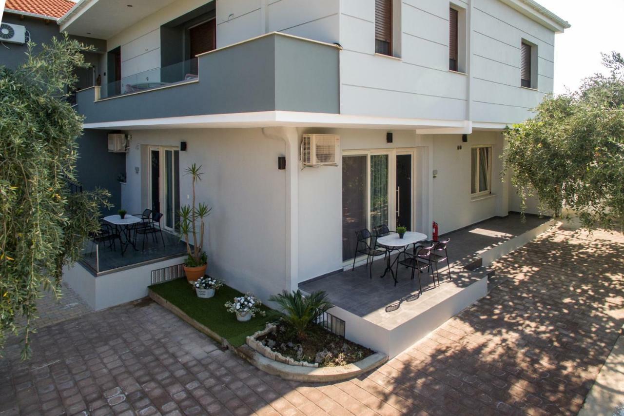 Oinoelia Luxury Suites & Residence Potos Bagian luar foto